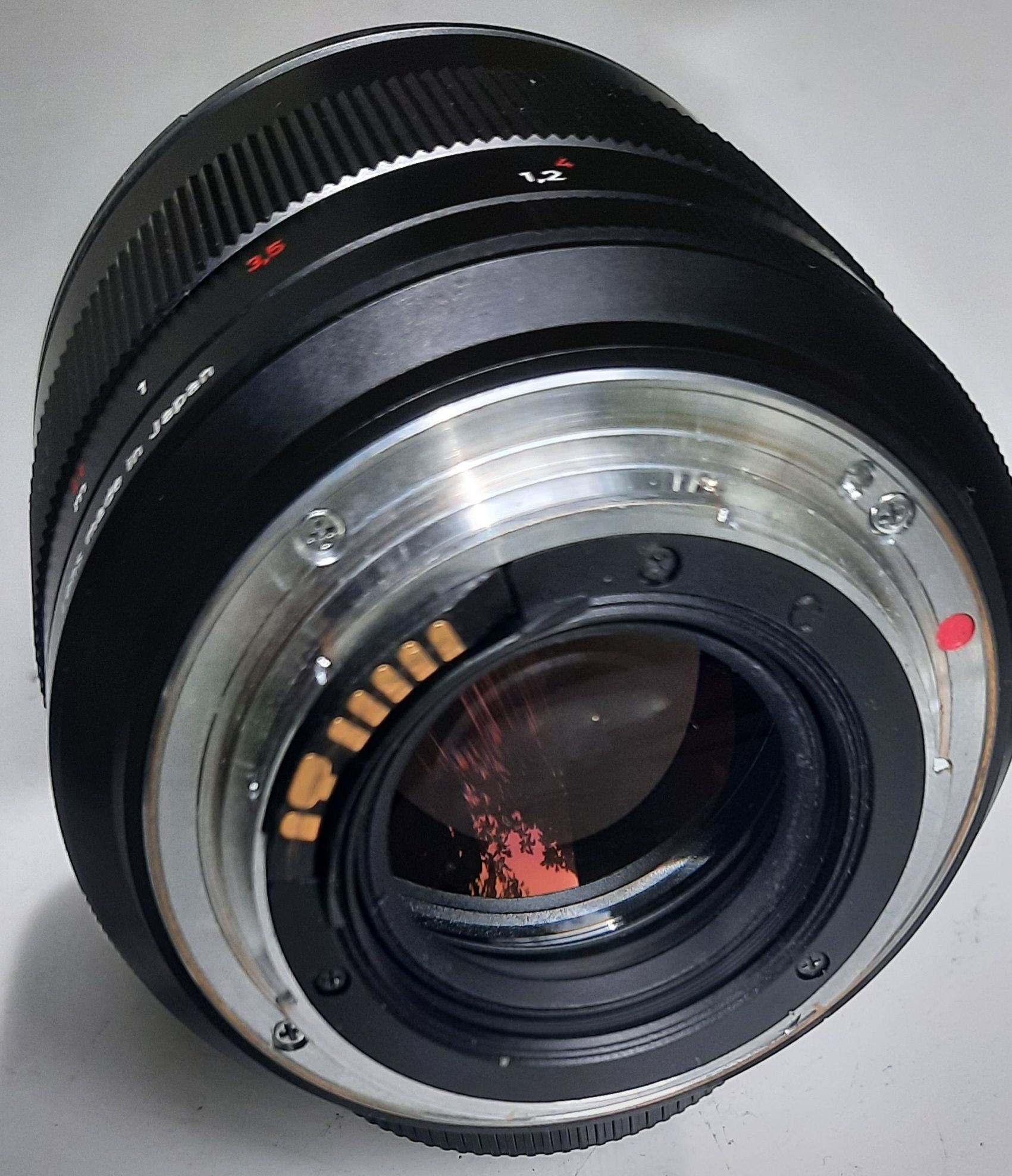 Carl Zeiss Planar 85/1.4 Canon EF mount