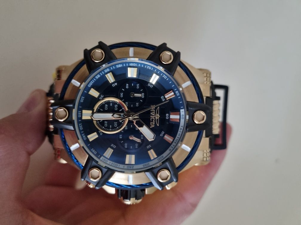 Наручные часы INVICTA BOLT