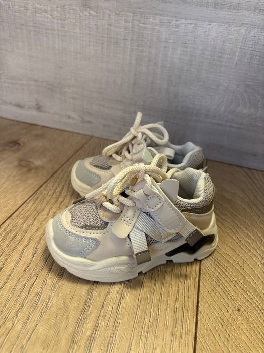 Детские кроссовки