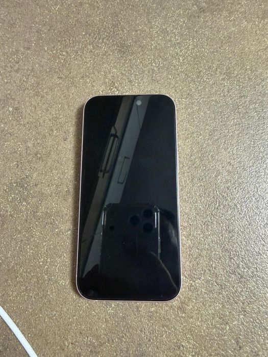 Vand /schimb Iphone 15 roz