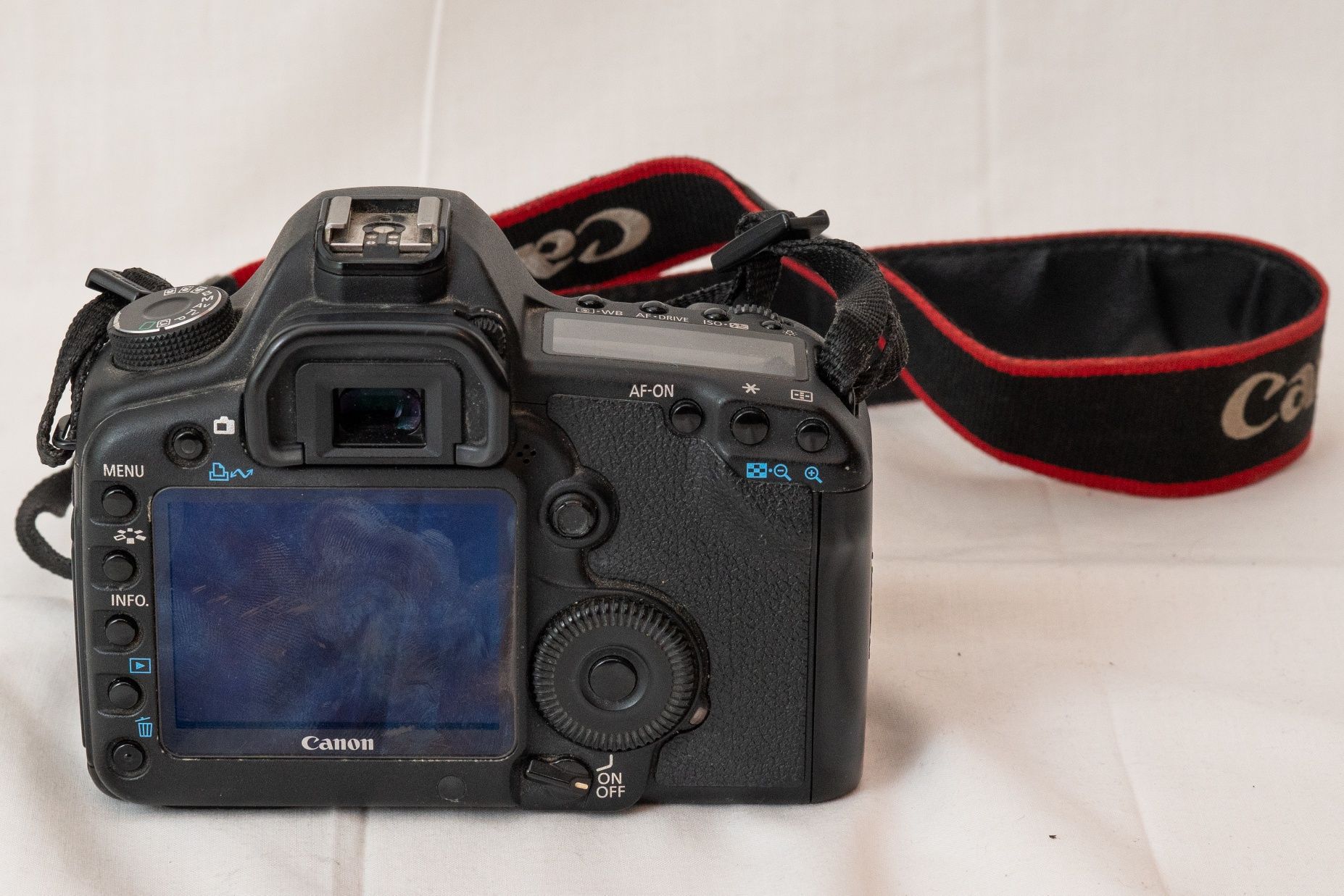 Aparat foto Canon EOS 5D Mark ll + 3 carduri CF 32gb + 1 acumulator