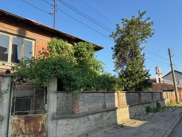 Къща в Пловдив, област-с.Милево площ 200 цена 68900