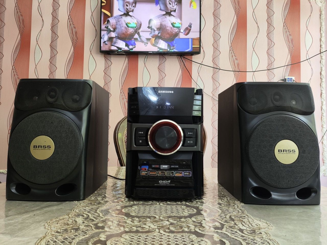 Samsung usb fleshka radio auks bass va ovoz sochniy