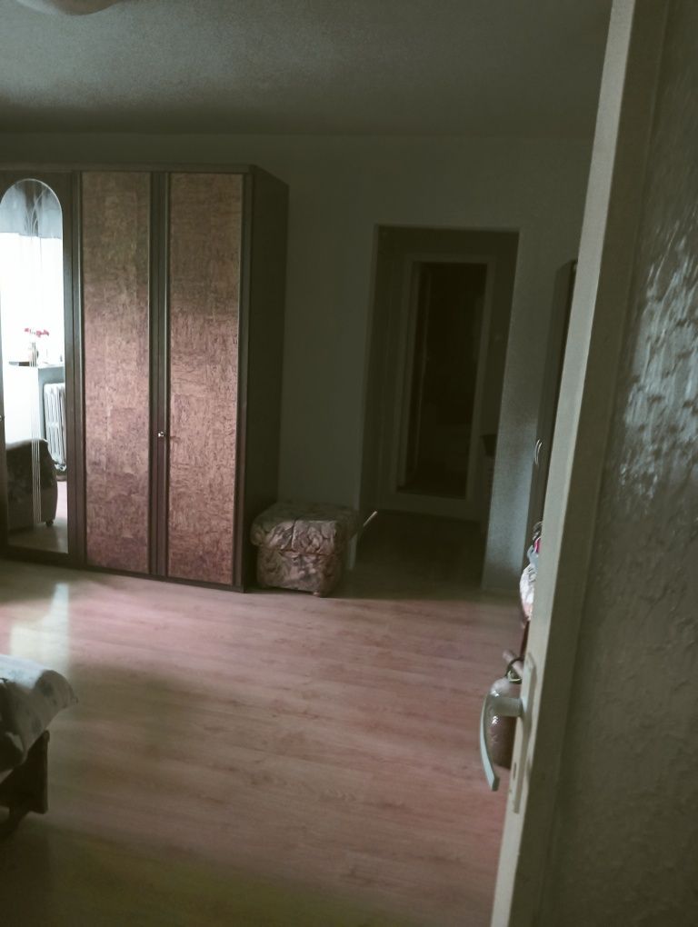 Vind apartament în Sânmartin