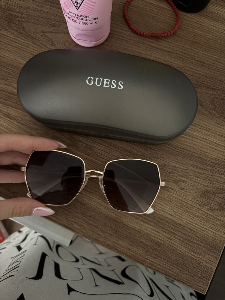 Слънчеви очила Guess