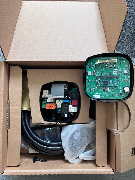 Stație de încarcare autovehicule electrice Wallbox Pulsar Plus