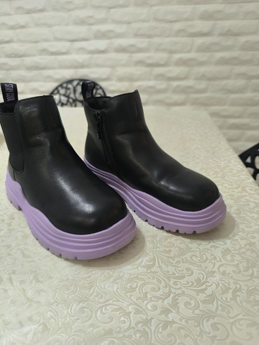 Демисезонные ботинки на девочку 34 размер б/у