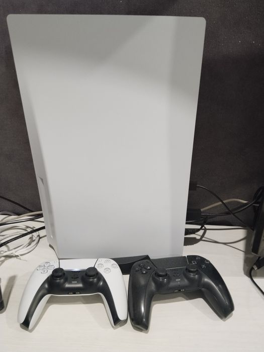 Продам приставку Playstation 5