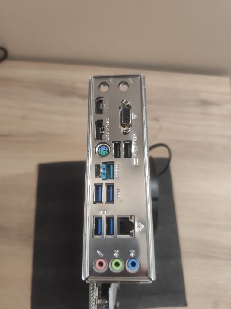ДЪНО Asrock B550M PRO4! soket am4