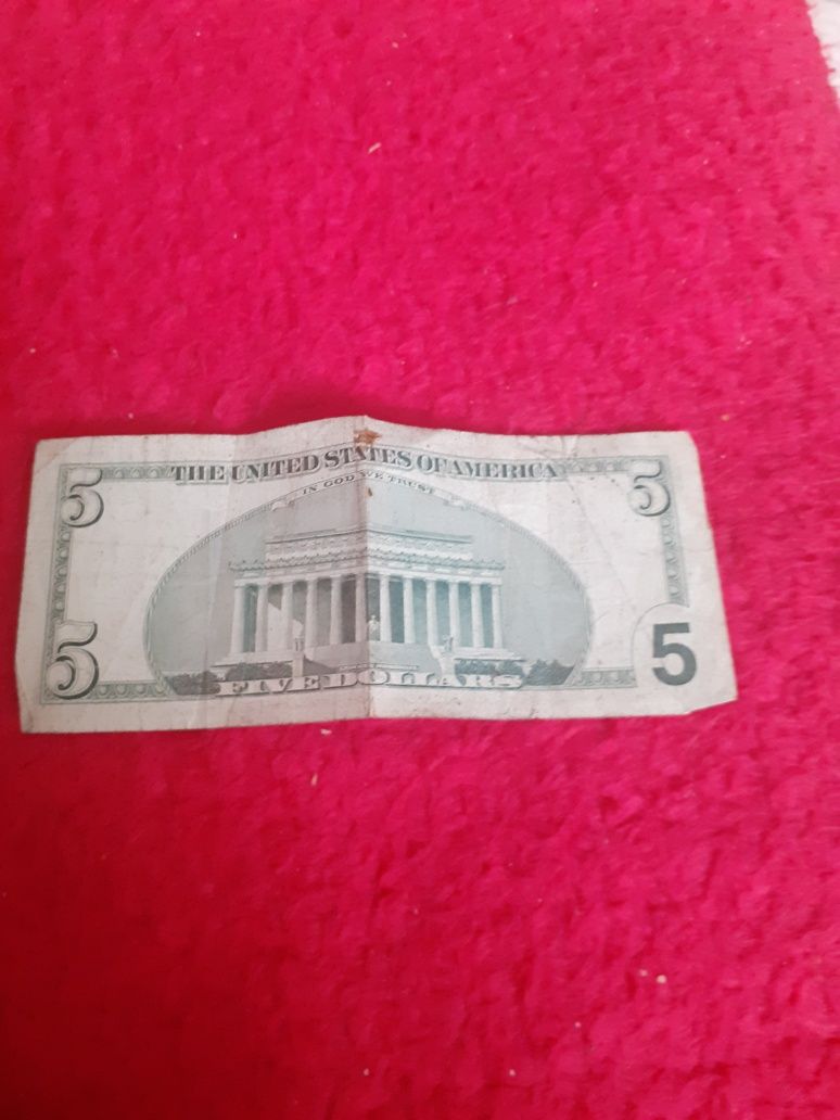 Bancnote de 5 dolari și  1 dolari vechi