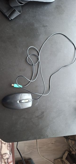 Vand mouse cu fir pt pc
