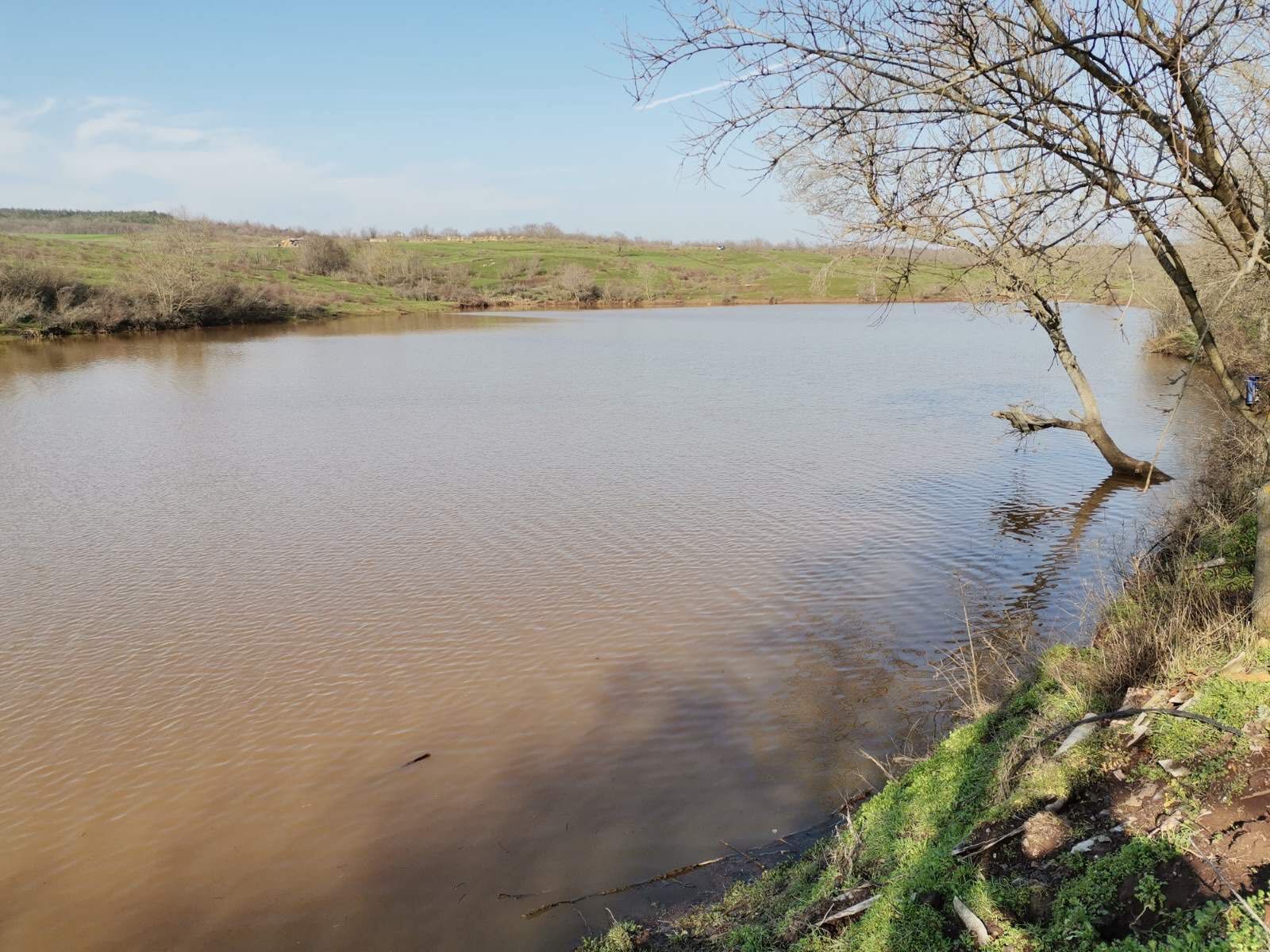 Язовир -водоем -рибарник Бургас село Зидарово водоем рибарник