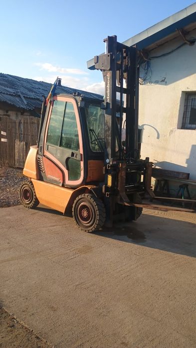 Vând/schimb motostivuitor 2500 kg