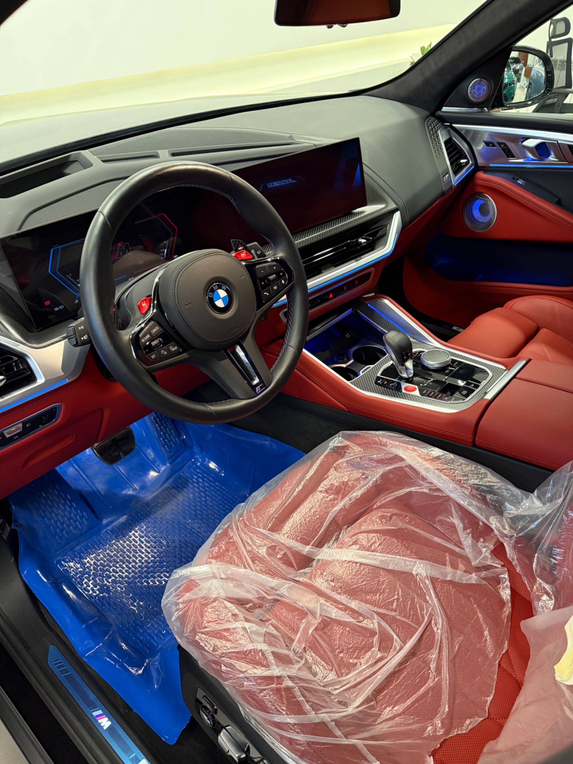Продам новый BMW XM с официальной гарантией