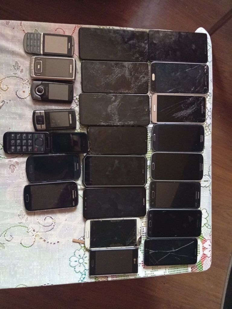 Vând Telefoane pentru piese