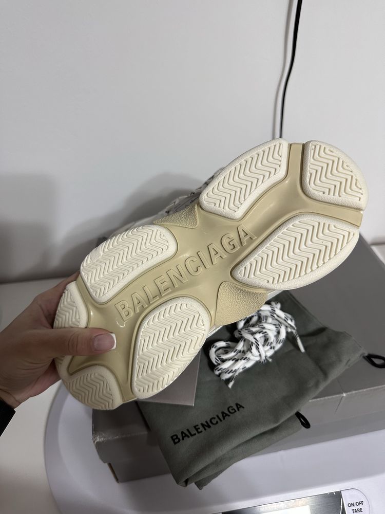 Balenciaga Triple S Beige