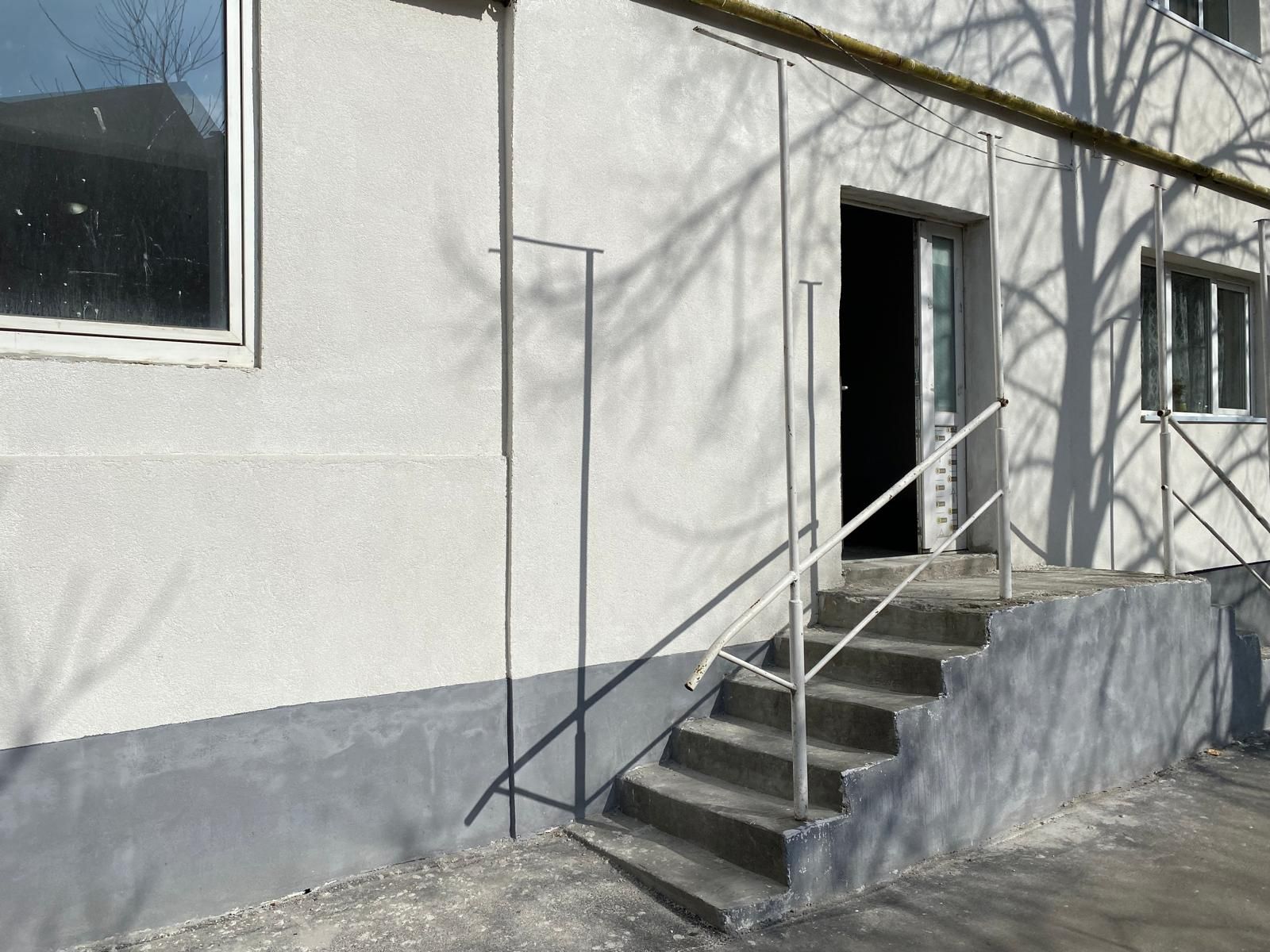 Apartament cu 2 camere la parter de închiriat
