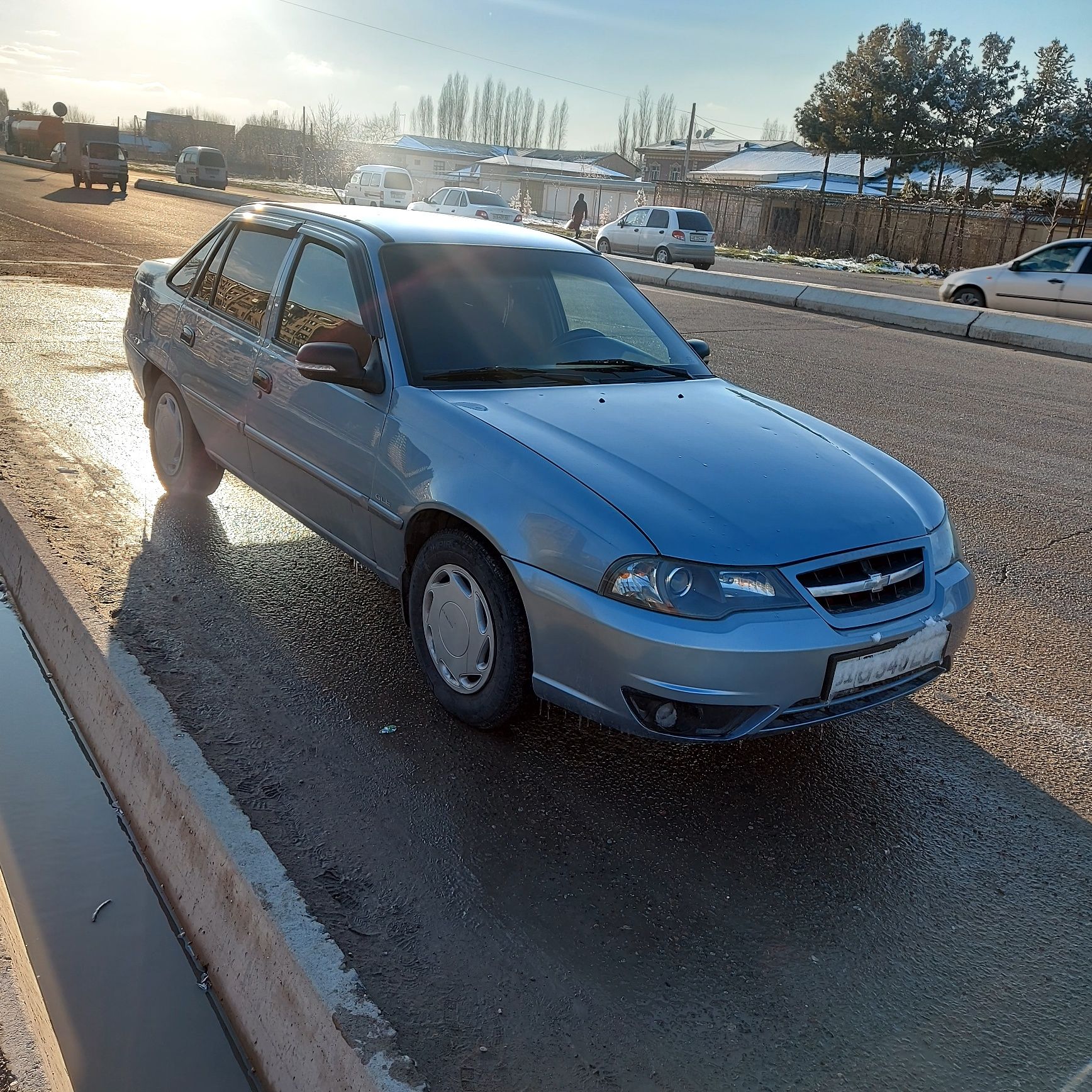 Nexia sotiladi 2012 yil 139000 km yurgan