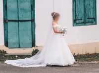 Vând rochie de mireasa + halat alb Bride
