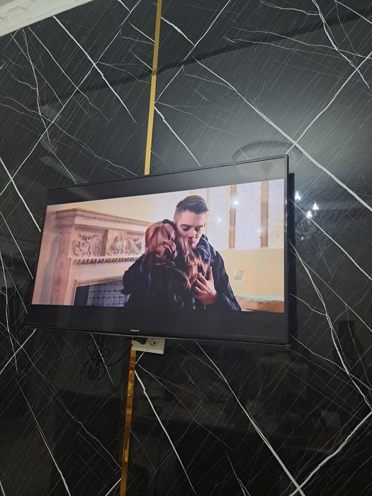 Жк смарт телевизор. 109 см диагональ