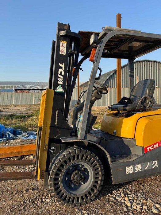 Вилочный погрузчик TCM