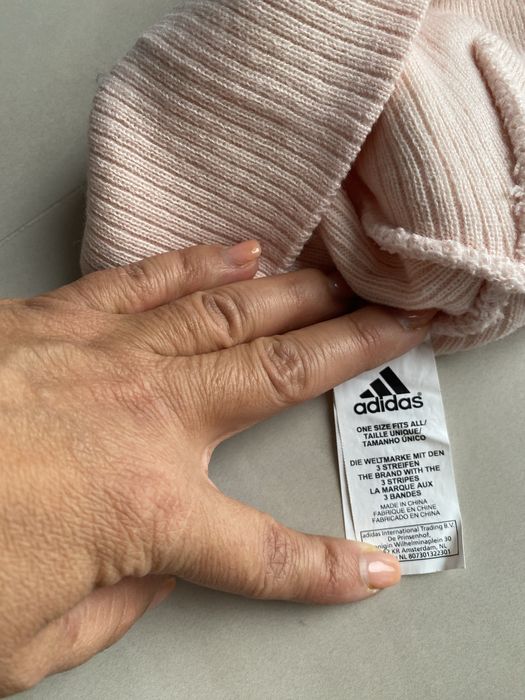 Caciula Adidas de culoare roz noua fara eticheta