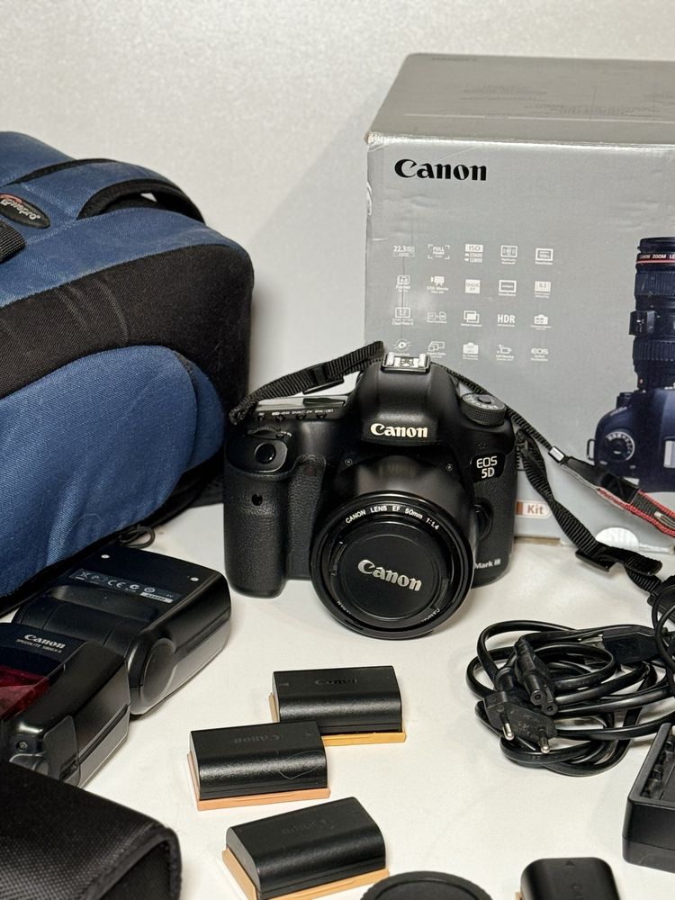 Продам фотоаппарат Canon EOS 5D Mark lll+объектив+вспышка+4 аккумулято