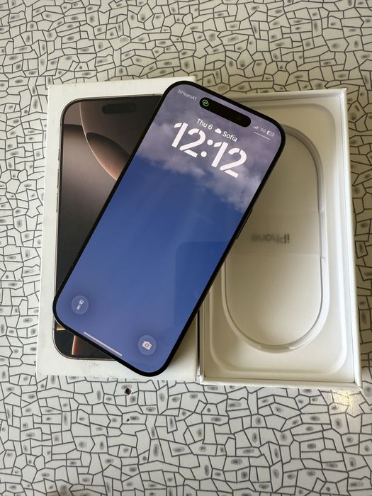 Iphone 16 pro + Apple MagSafe Case