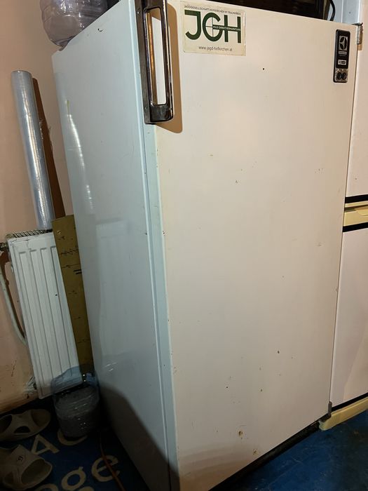 Congelator vertical cu sertare electrolux stare excelenta  5 sertare