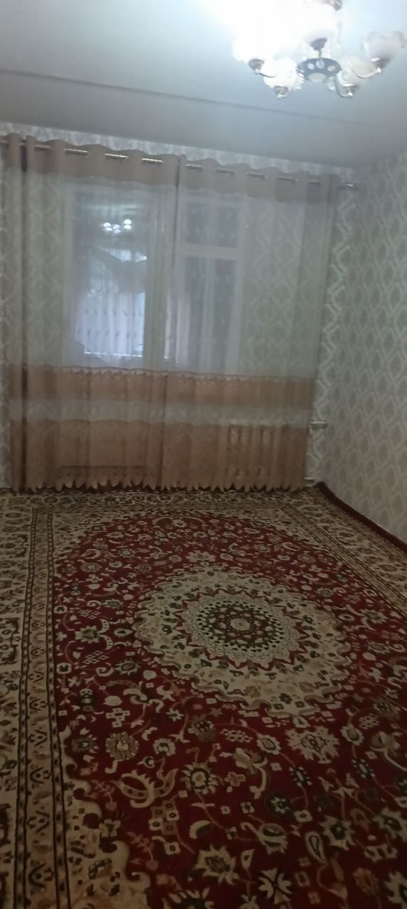 Ал Жасур кафе олдида 2 хоналик квартира оилага ижарага берилади