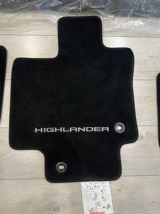 Продам оригинальные новые коврики на Тойоту Хайландер 2024г