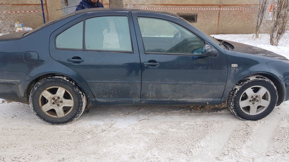 Продаётся машина Volkswagen 2001г