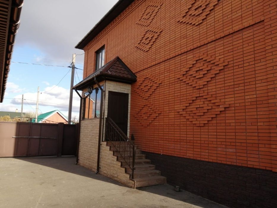 Продам коттедж в центре города.