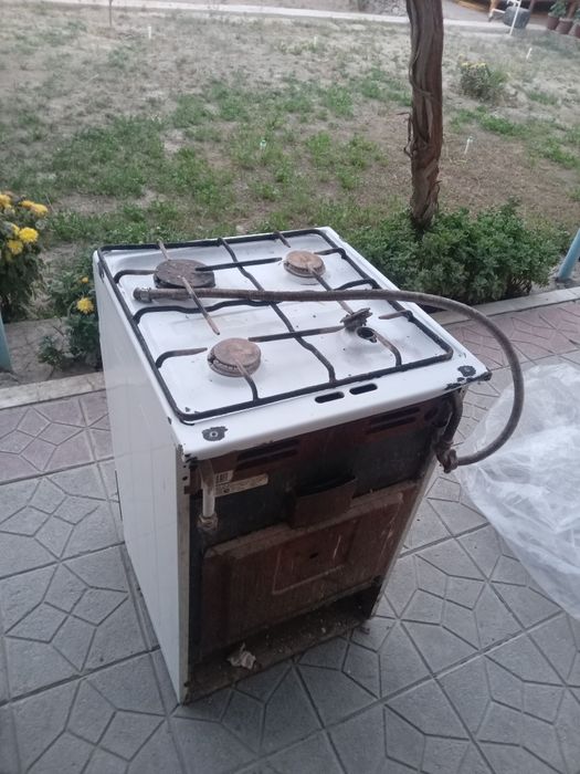 Gaz plita sotiladi