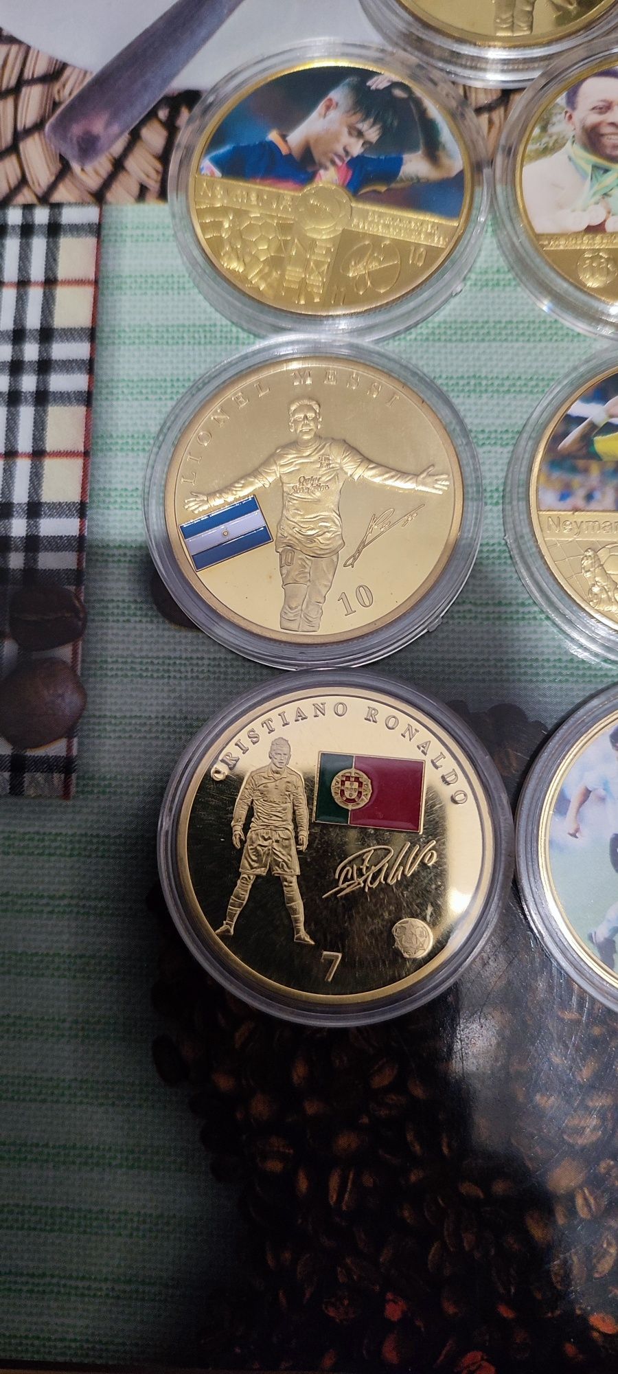 Монети със футболисти