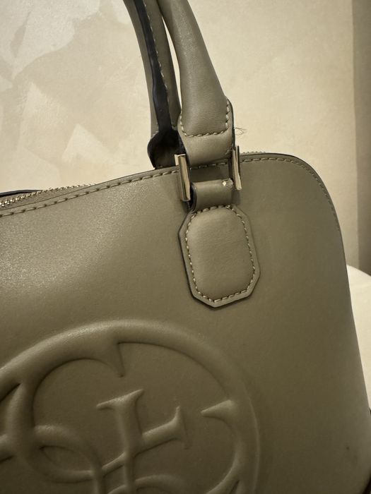 Като нова!!! Много запазена чанта Guess