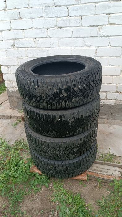 Продам зимнюю резину 215/55/R16