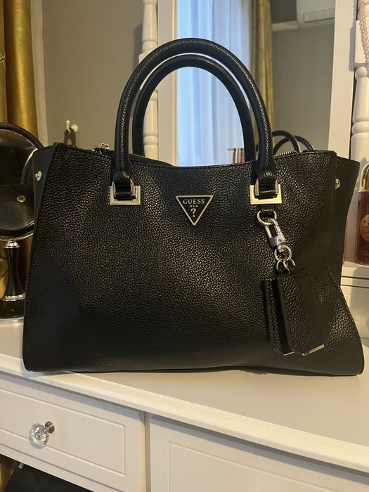 Дамска чанта Guess