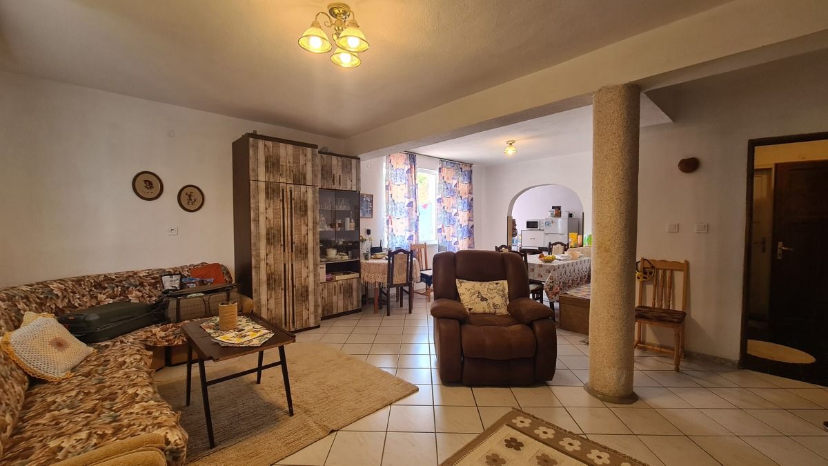 Къща, РЗП 320 кв.м., гр. Приморско