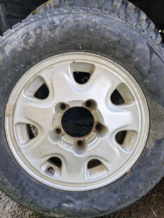 Vând roti 205/70 R15 Suzuki Vitara/Samurai/Jimny cauciuc Iarna