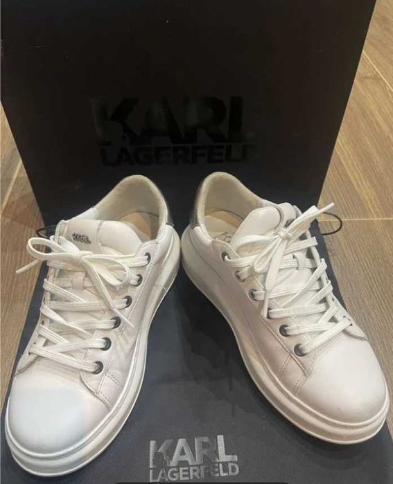 adidași albi confortabili de toamnă