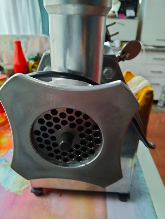 Mașină de tocat carne profesională