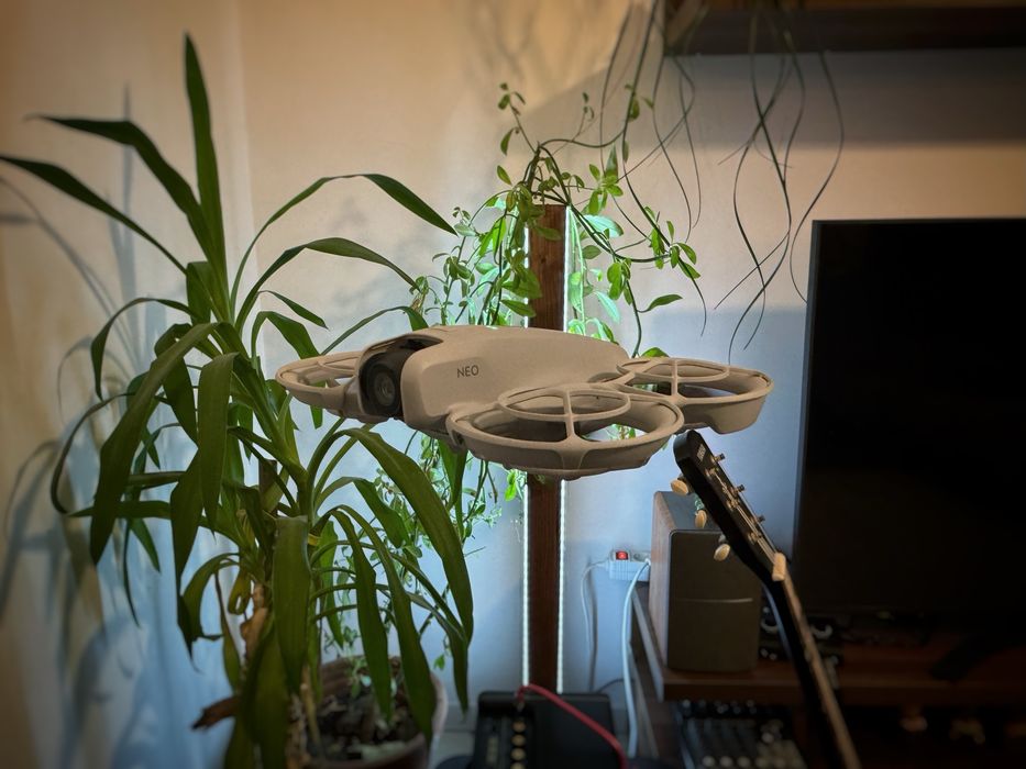 DJI Neo, 3 baterii, hub incarcare