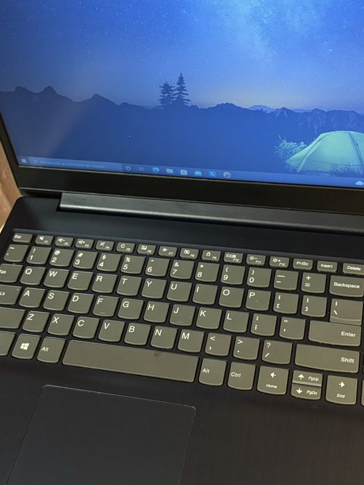 Laptop Lenovo IdeaPad 3 15IML05 cu procesor Intel Pentium Gold