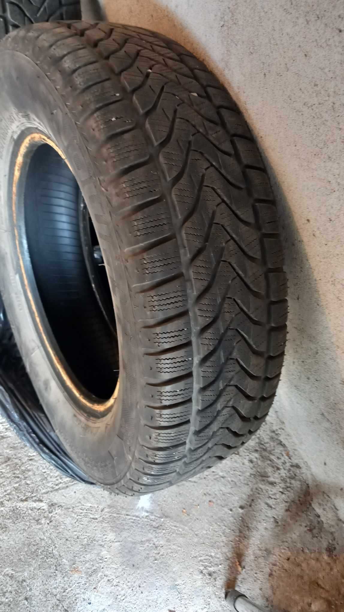 Продавам зимни гуми  14"