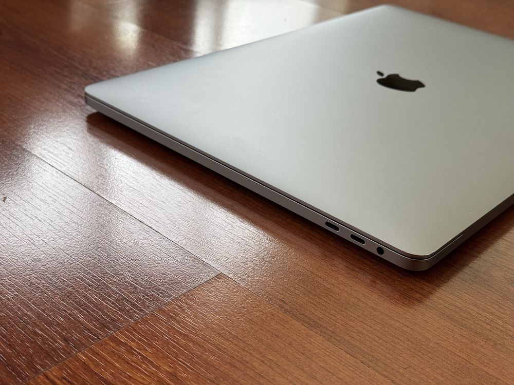 *64GB Ram* 16'Macbook Pro 16 2019/i7-9750H/512GB SSD/5300M
