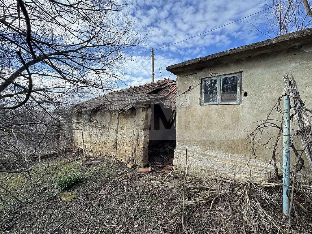 Двуетажна къща в село Беляново