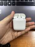 Продам наушники Airpods 2. Зарядка оригинал. Покупала в Сулпаке