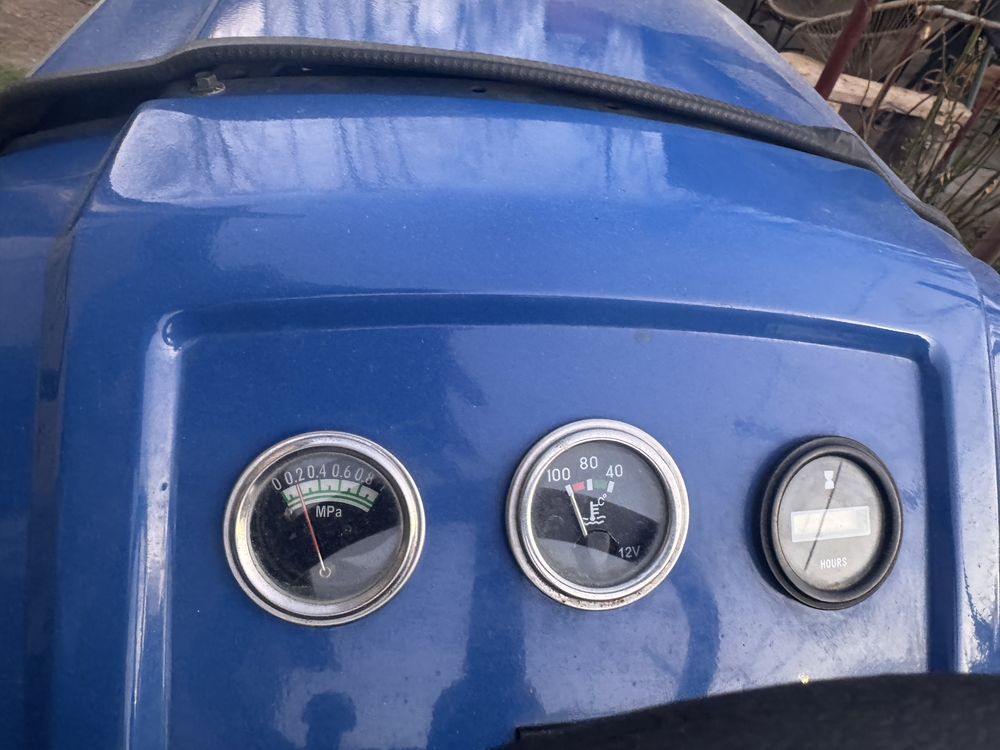 De vânzare Minitractor 24 c.p. Zubr 4x4, cu remorca, freza si plug