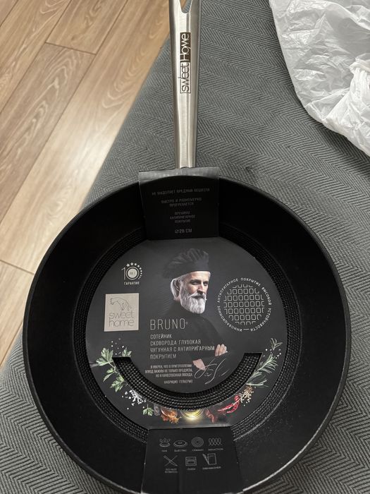Новая сковорода отличный подарок